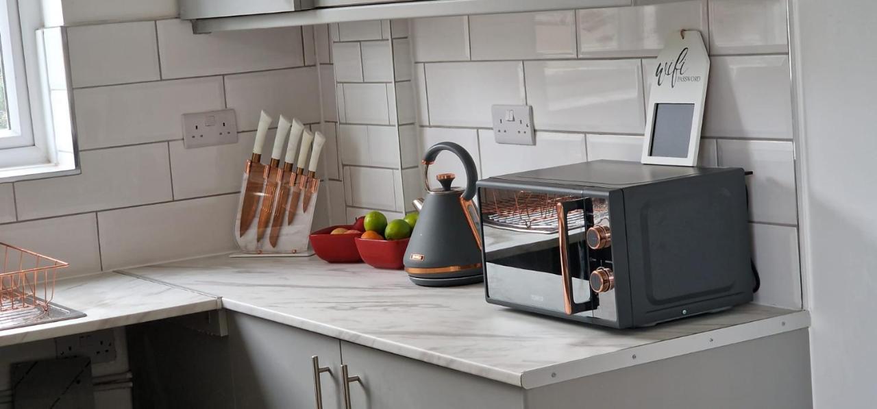 Shm Stays Leicester. Newly Renovated!! 15 Min Drive From City Centre, University. 9 Min Drive To Leicester City Stadium, 5 Min Drive To M1 & M69. 2 Min Walk To Bus Stop. Esterno foto