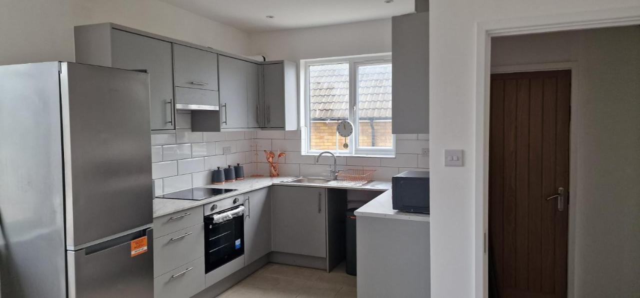 Shm Stays Leicester. Newly Renovated!! 15 Min Drive From City Centre, University. 9 Min Drive To Leicester City Stadium, 5 Min Drive To M1 & M69. 2 Min Walk To Bus Stop. Esterno foto